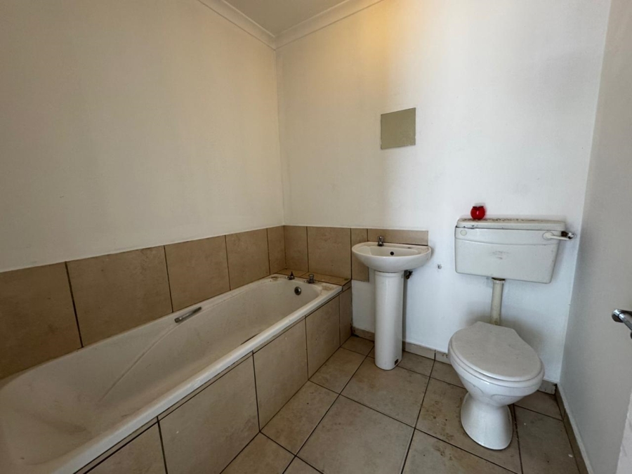 6 Bedroom Property for Sale in Hindle Park Western Cape